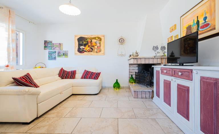 Children-friendly villa with terrace, BBQ & yard | Panoramic view | Pets are welcome — photo 4