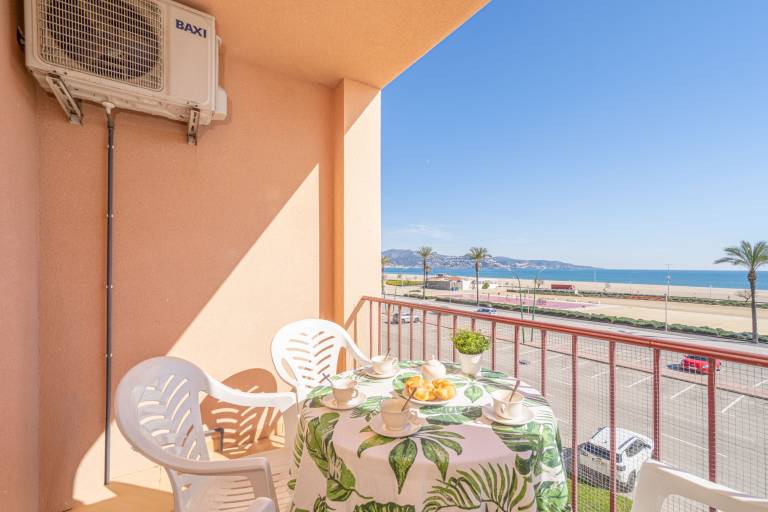 Charming apartment with pool, terrace & garden | Next to the beach | Pets allowed in Roses