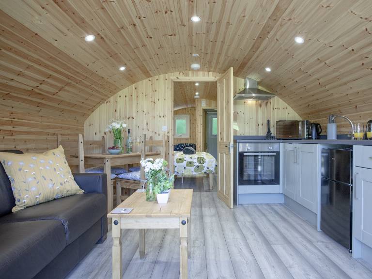 Cottage with barbecue & yard | River view — photo 4