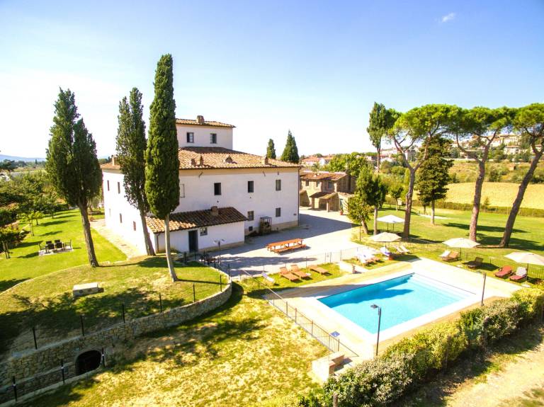 Children-friendly beautiful rental apartment with pool, yard & barbeque | Pet-friendly — photo 3