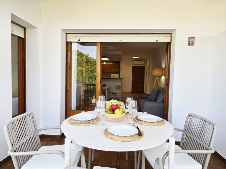 Beautiful apartment with patio, garden & pool | Pet-friendly — photo 3