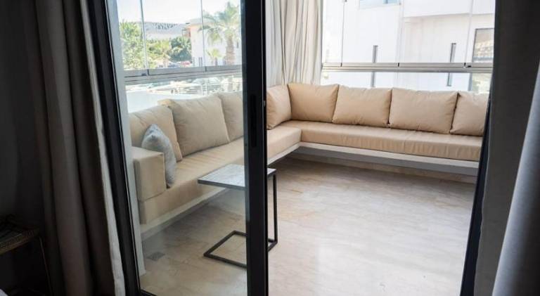 Apartment with pool — photo 3
