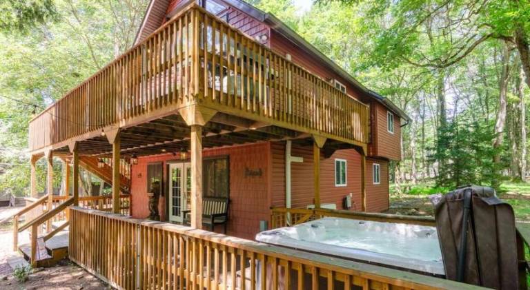 Vacation home with jacuzzi — photo 3