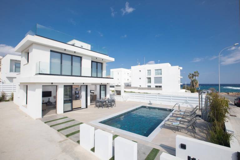 House  Paralimni