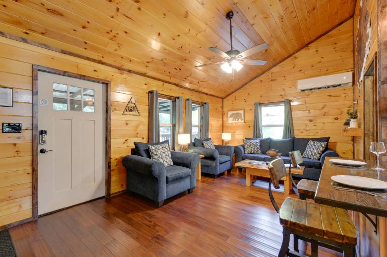 Fireside Evenings: Red River Gorge Gem w/ Hot Tub — photo 5