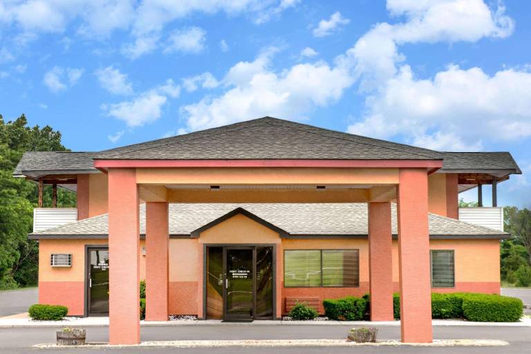 Days Inn by Wyndham Kingdom City — photo 3