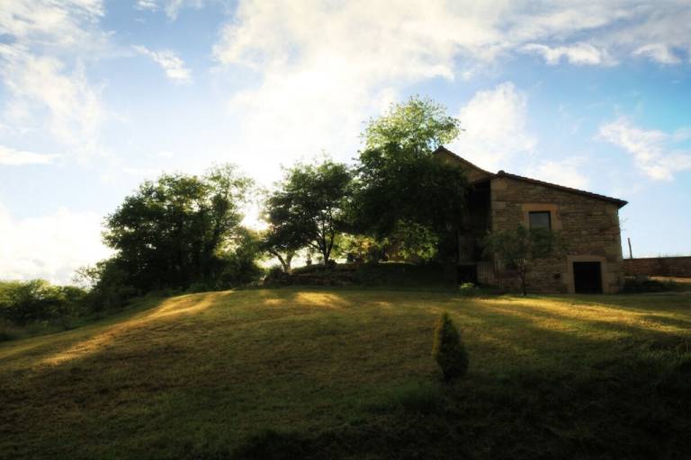 Cottage with pool, garden & barbeque — photo 3