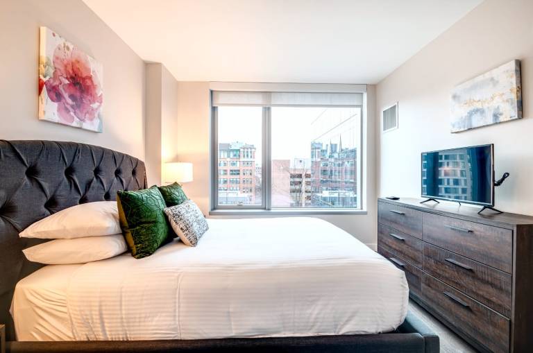 Children-friendly rental apartment with pool & barbeque | Close to Boston Massacre | Perfect for remote work | Pet-friendly — photo 2