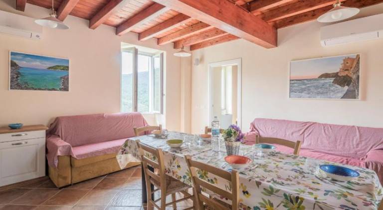 Holiday apartment with garden — photo 4