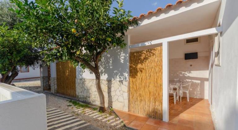 Vacation home with terrace, garden & barbecue — photo 5