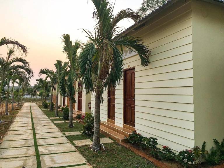 Bungalow with yard, barbeque & terrace — photo 5