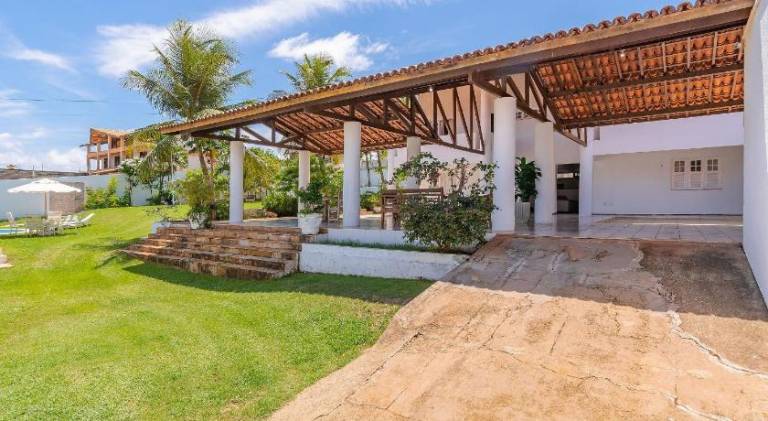 Villa with pool — photo 4