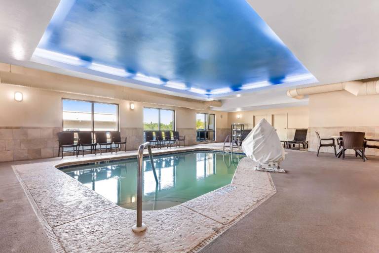 Comfort Suites Gulfport Central — photo 2