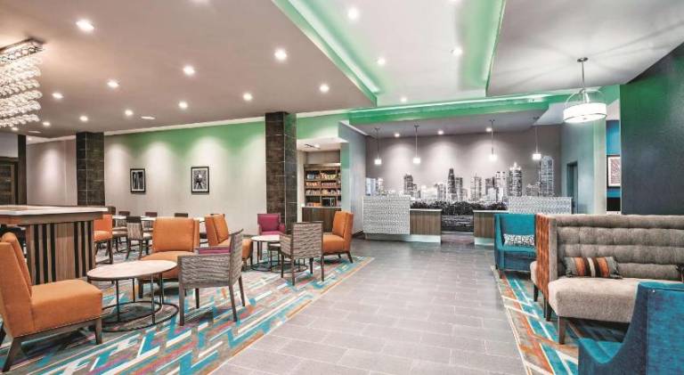 La Quinta Inn & Suites by Wyndham Dallas Grand Prairie North — photo 5