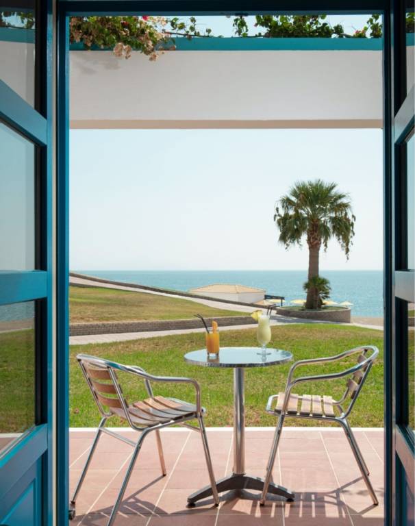 Spacious bungalows next to the sea — photo 3