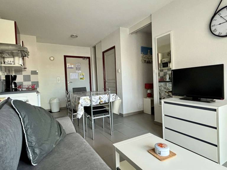 Holiday apartment with pool — photo 4