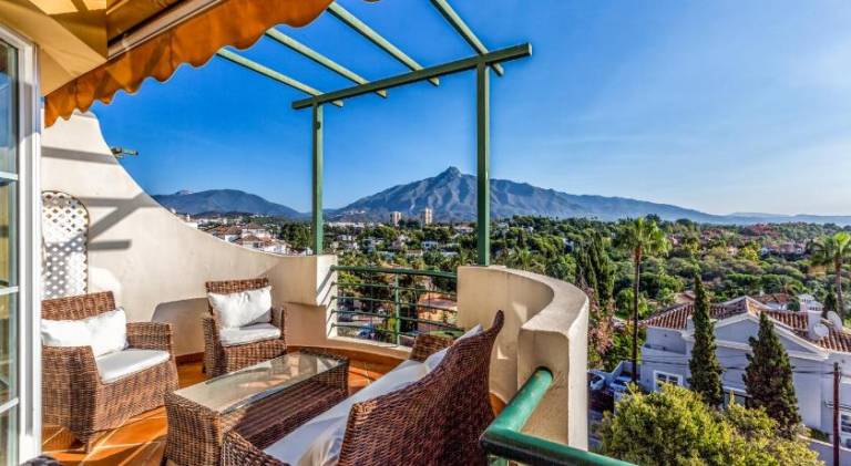 Holiday Apartment in Senorio de Aloha with Sea views — photo 4
