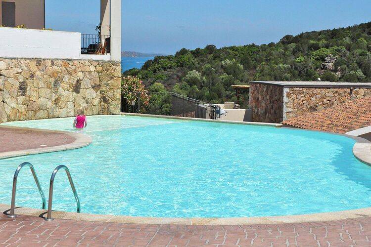 Child-friendly wonderful apartment with patio, yard & pool | Beach nearby | Pets allowed — photo 3