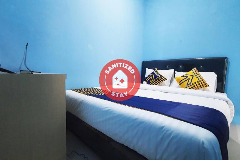OYO 2302 Blue House Costel