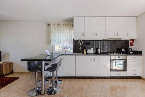 Rental apartment with terrace, yard & pool — photo 3