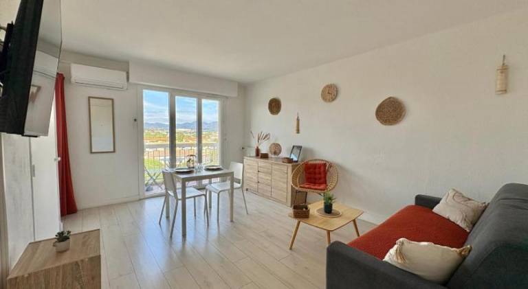 Apartment with 1 room for 2 persons in Fréjus