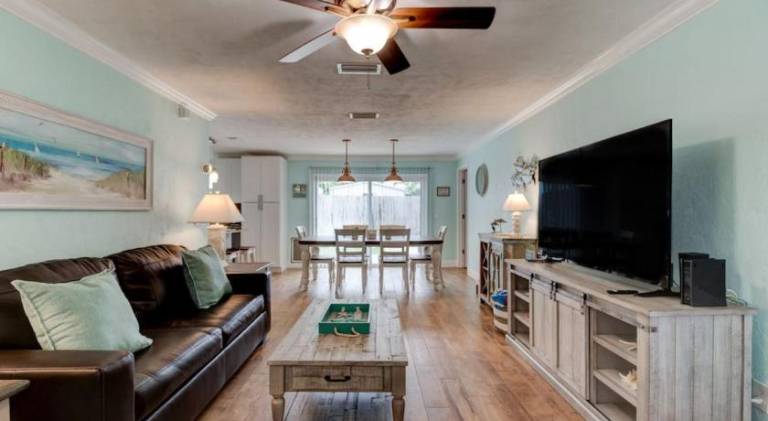 Vacation home | Suitable for remote work in Daytona Beach Shores, FL