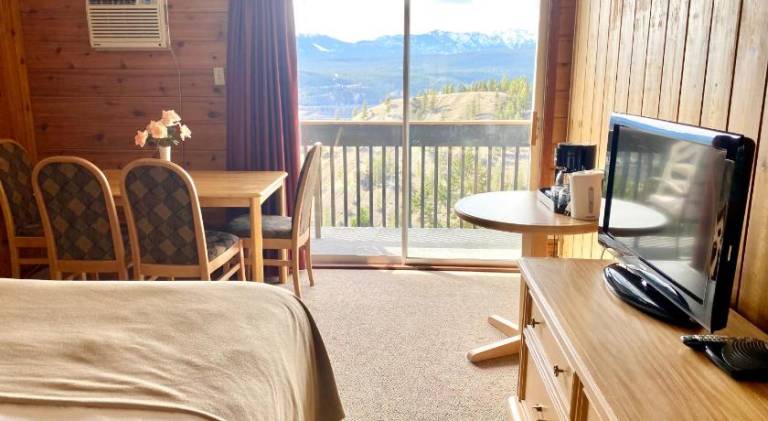 Rocky Mountain Springs Lodge — photo 2
