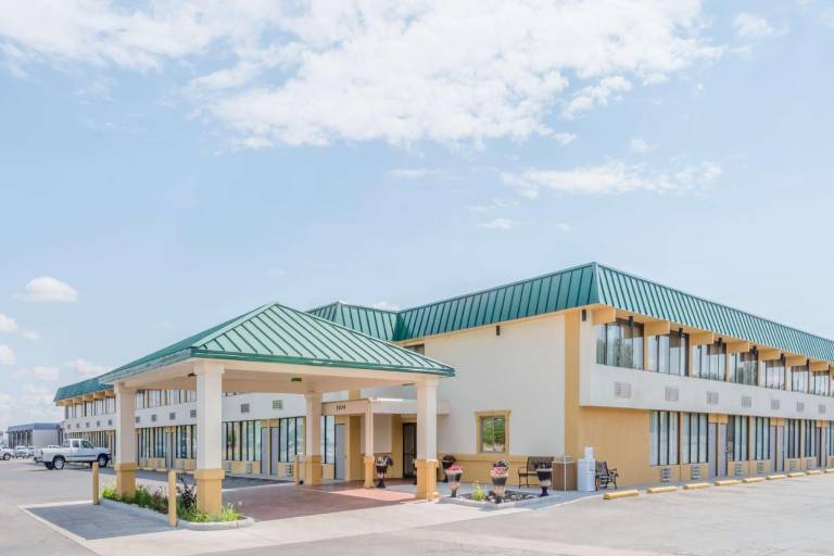 Howard Johnson by Wyndham Gillette in Gillette, WY