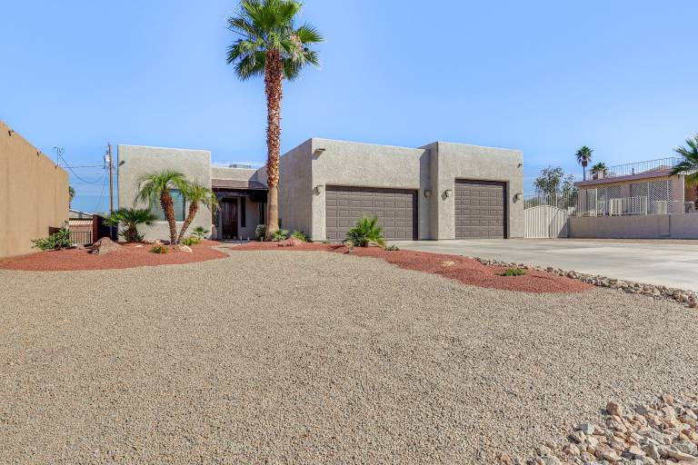 Modern Gem w/ Pool & Mtn Views in Lake Havasu City — photo 2
