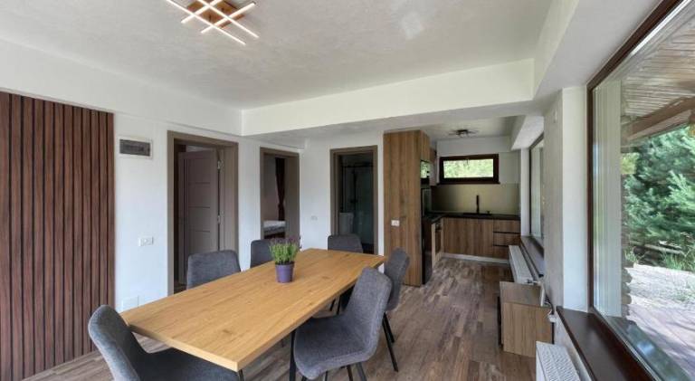 Lodge with barbecue, patio & yard — photo 4