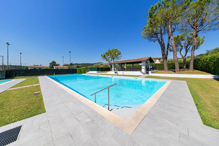 Ferienwohnung mit Hund in Padenghe Sul Garda für max. 6 Personen Ferienwohnung mit Hund in Padenghe Sul Garda für max. 6 Personen