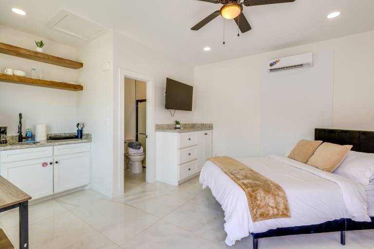 Beach, Bars & Bites Nearby! Prime South Padre Unit in South Padre Island, TX