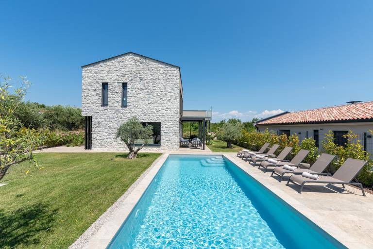 Villa with terrace, garden & private pool — photo 2