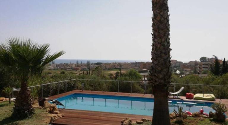 Holiday apartment with pool — photo 4
