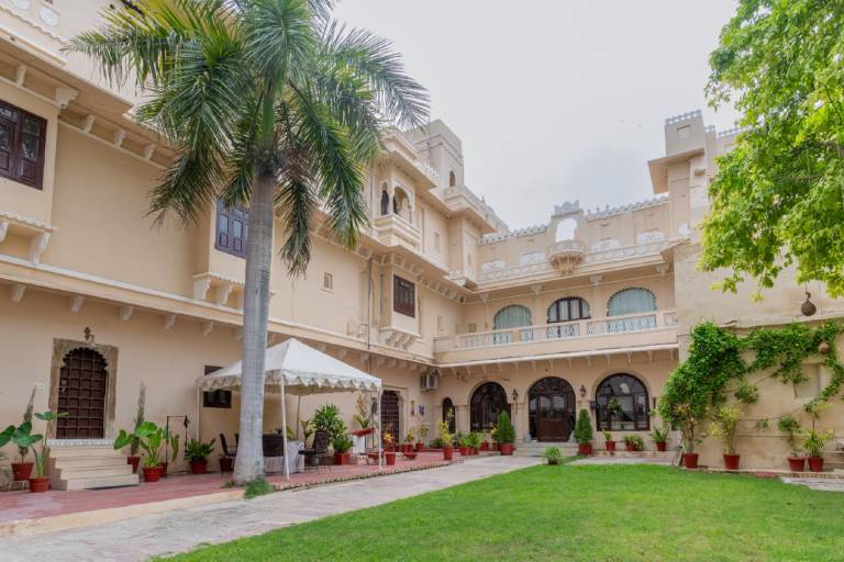 House with yard & barbecue in Udaipur