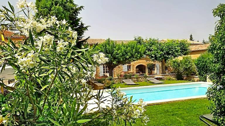 House with garden & barbeque — photo 2