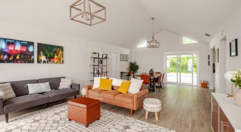 Pleasant vacation home with pool | Pets are welcome — photo 4