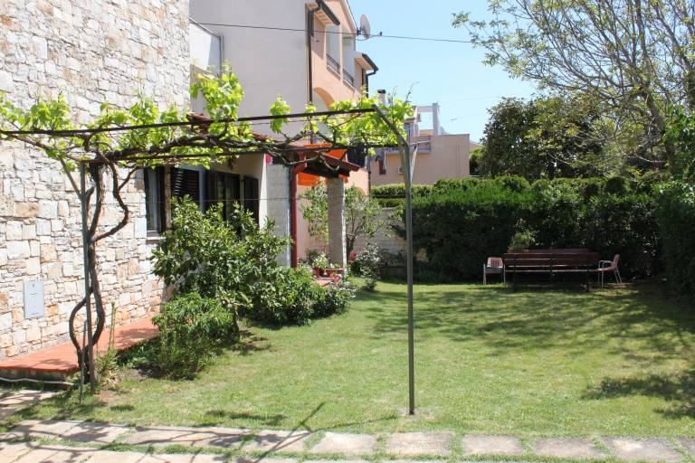 Studio with garden, terrace & grill in Rovinj