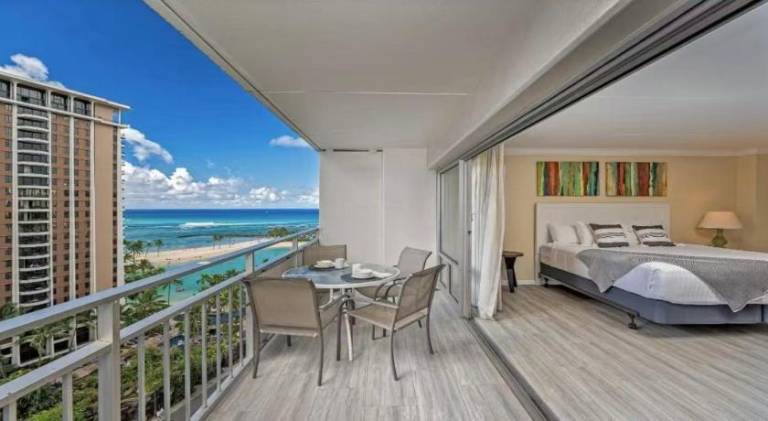 Charming rental apartment with pool | Close to the beach | Dogs allowed in Wai
