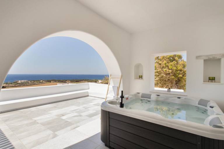 Villa 'Hercules House' with Sea View, Wi-Fi and Air Conditioning in Paro