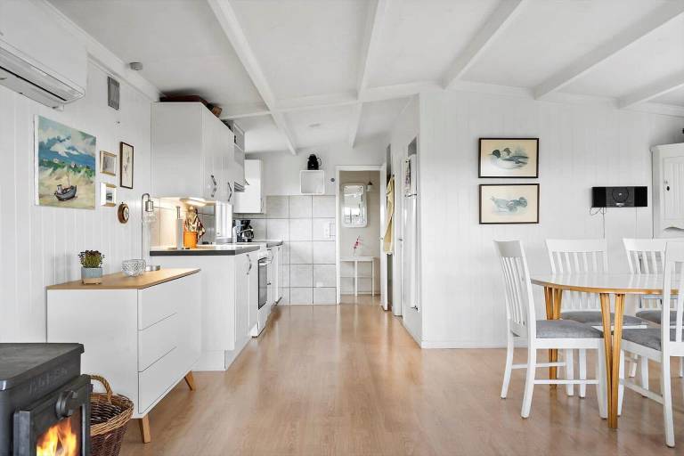 Children-friendly nice vacation home with jacuzzi, barbeque & patio | Beach nearby | Pets are welcome — photo 4