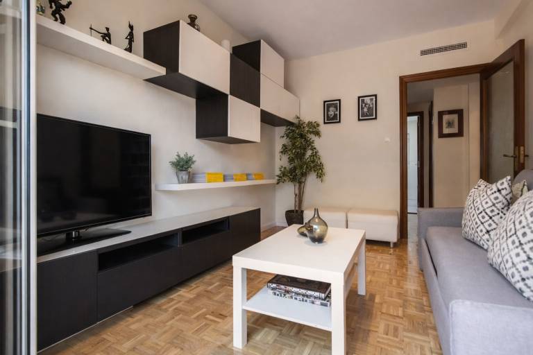Fully equipped charming rental apartment with patio | Dogs allowed — photo 3