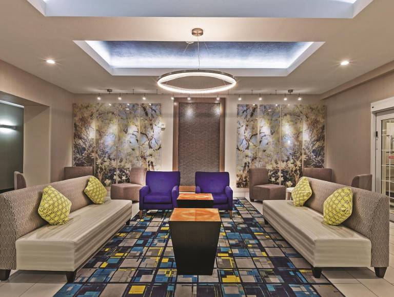 La Quinta Inn & Suites by Wyndham Palestine — photo 2