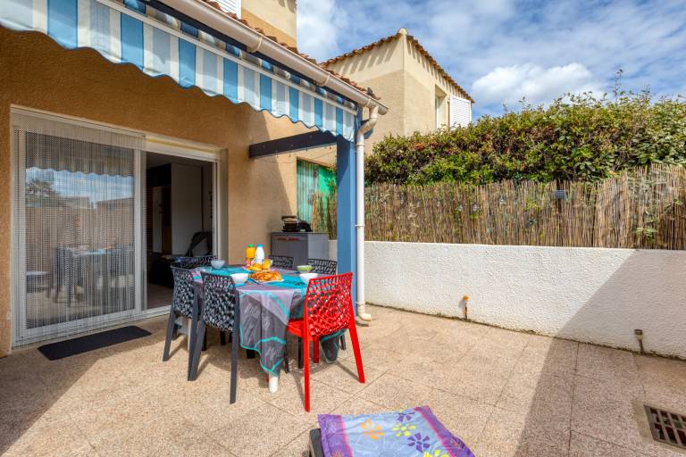 Villa with terrace, pool & grill — photo 4