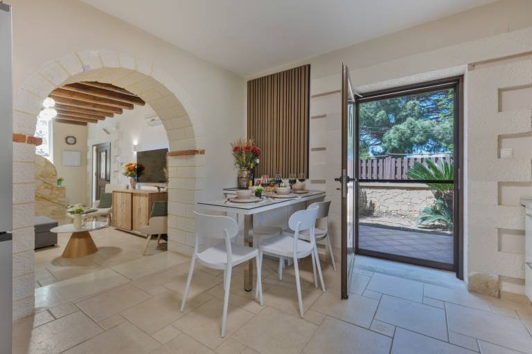 Villa with terrace, fast internet & garden | Garden view — photo 5