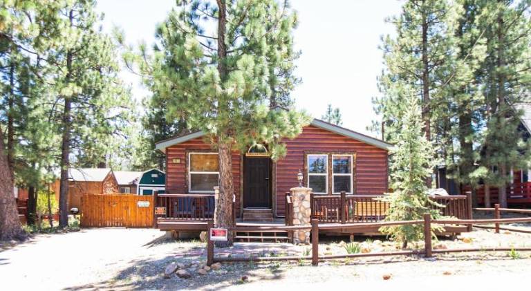 Vacation home with barbecue in Big Bear Lake, CA