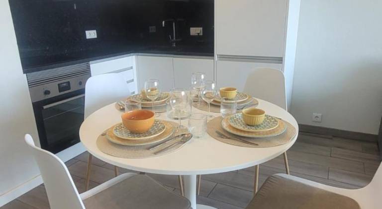 Fully equipped rental apartment with terrace | Next to the beach | Pets are welcome — photo 3