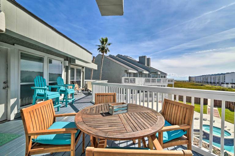 Beachfront Condo in Port Aransas: Pets Stay Free — photo 5