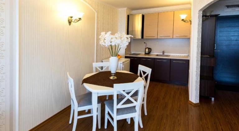 Rental apartment with pool & patio — photo 4