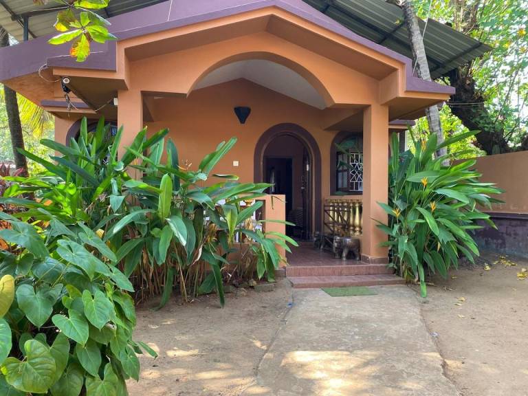 House with garden | Beach nearby | Suitable for remote work | Pets allowed in Vagator